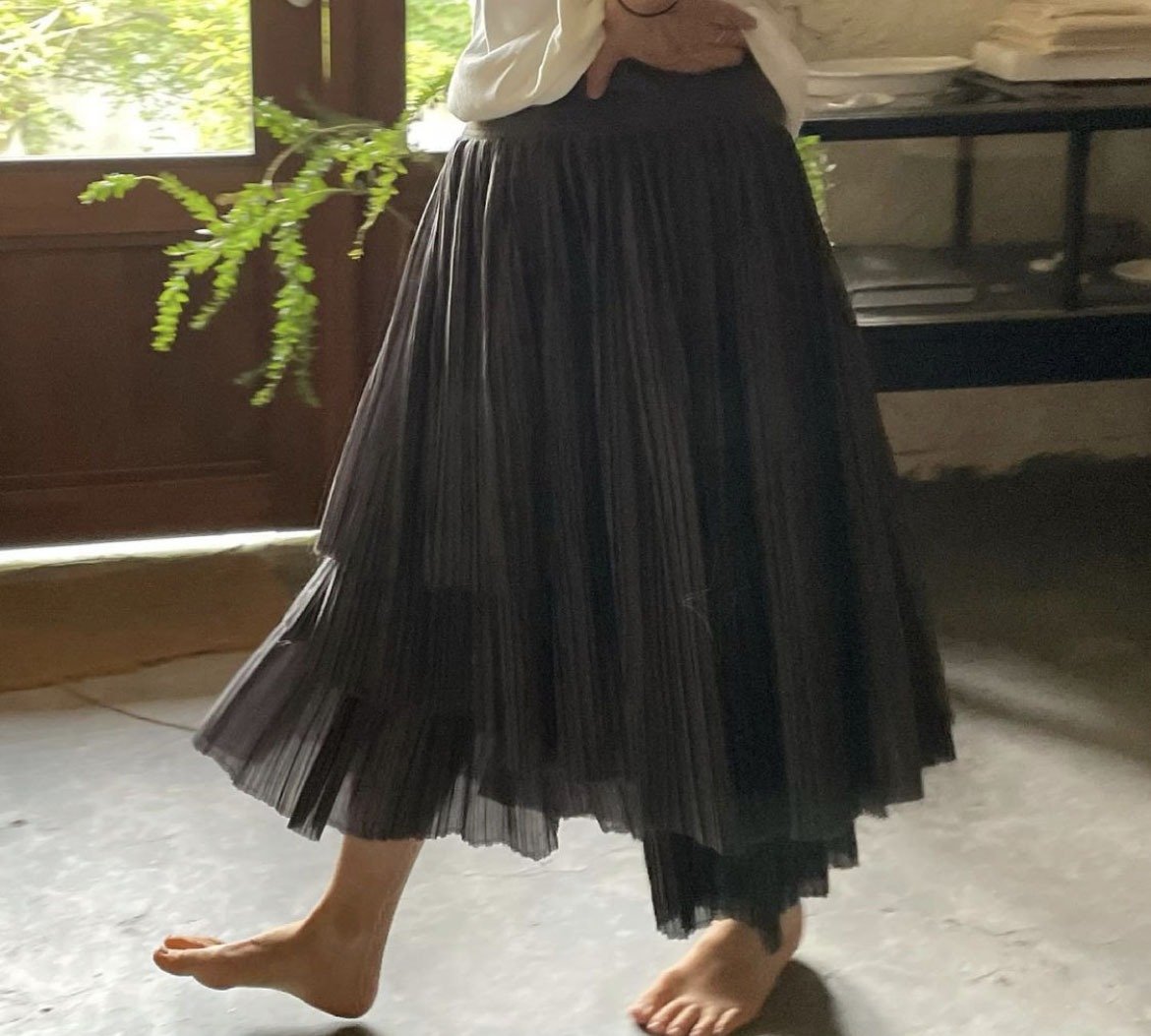 Asymmetric pleats skirt CHARCOAL