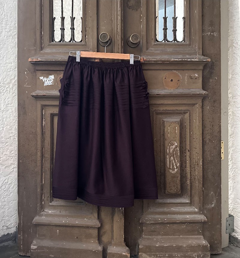 MIRO’S LINE SKIRT BURGUNDY